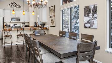 House, 4 Bedrooms | Dining