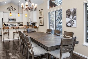 House, 4 Bedrooms | Dining