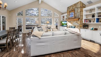 House, 4 Bedrooms | Living area | Flat-screen TV