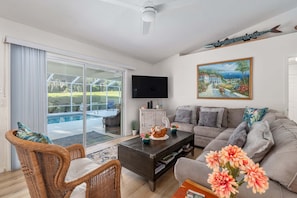 House, 3 Bedrooms | Living area - Little Peace Of Paradise At Willow Wood 3 Bedroom Home by RedAwning (Inverness)
