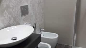 Camera tripla | Bagno | Doccia, asciugacapelli, accappatoio, bidet