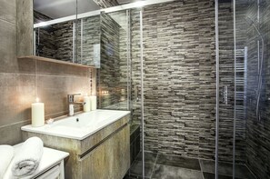 Appartement, vue ville | Lavabo de la salle de bain