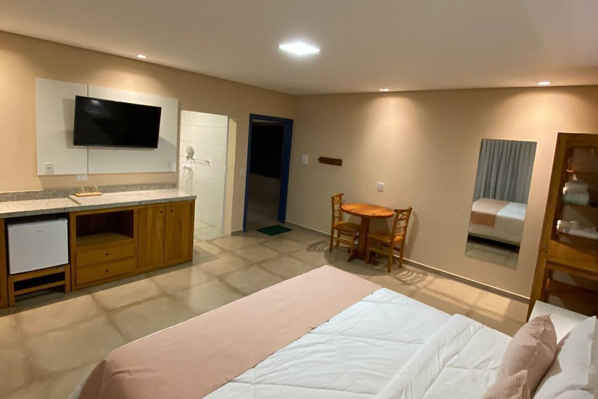 Ropa de cama hipoalergénica, minibar y espacio para trabajar con laptop 