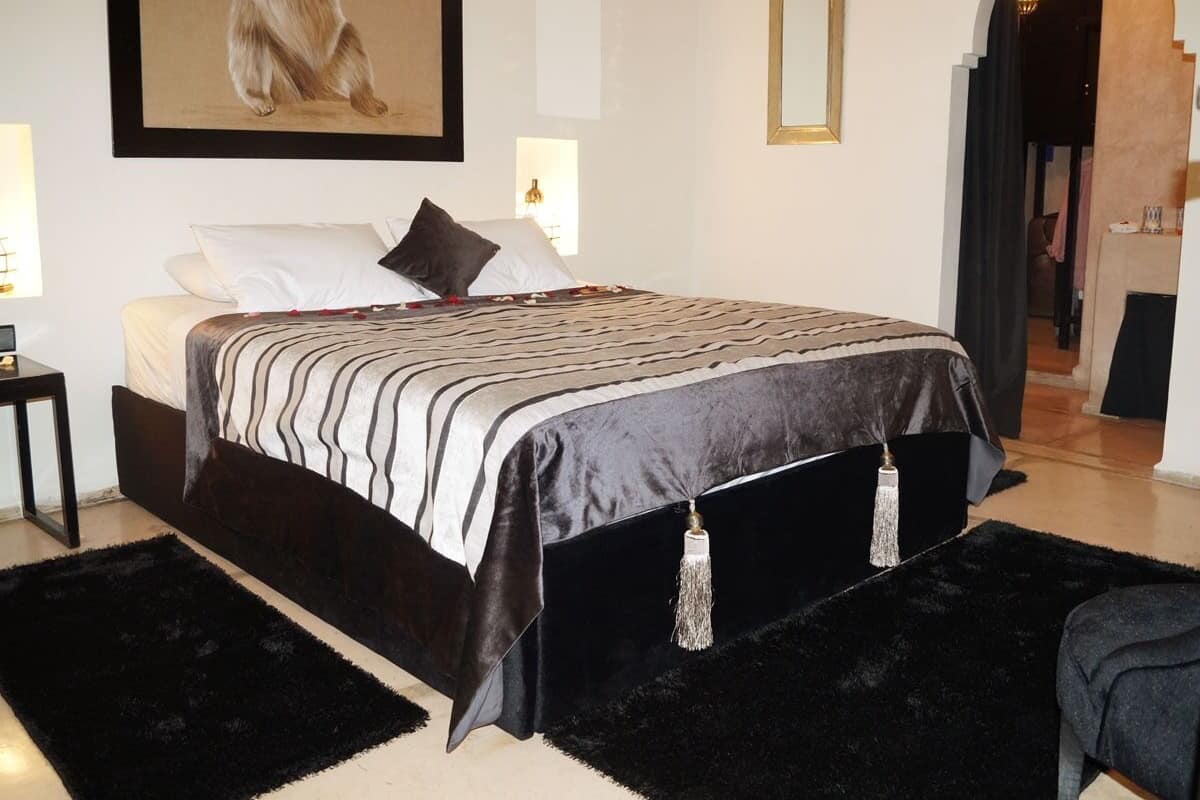 Cortinas blackout, cunas gratuitas, wifi gratis y ropa de cama 