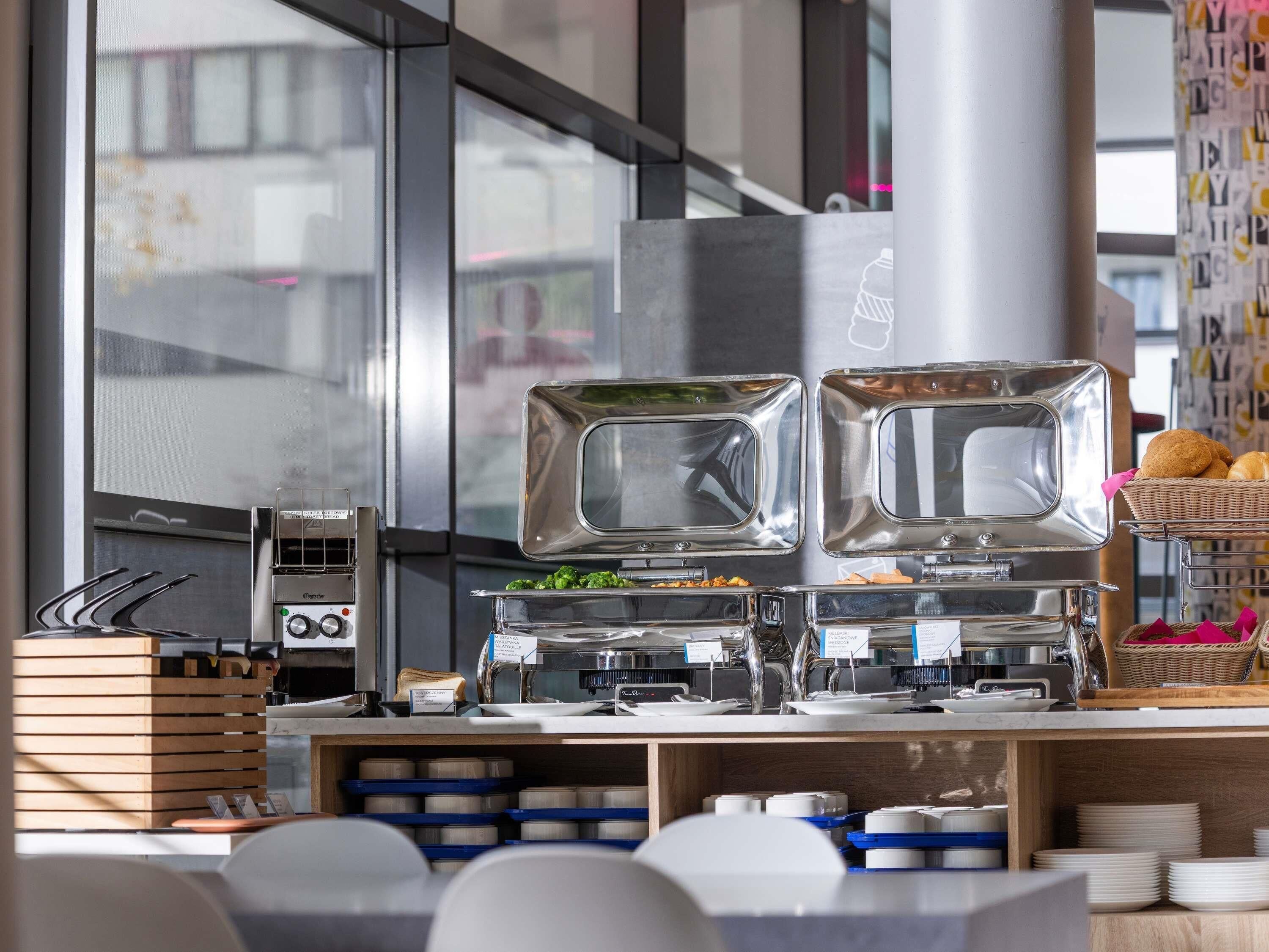 Petit déjeuner buffet servi tous les jours en supplément