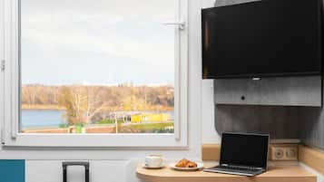 Habitació doble estàndard, 1 llit doble | Escriptori, espai de treball apte per a portàtils i cortines opaques