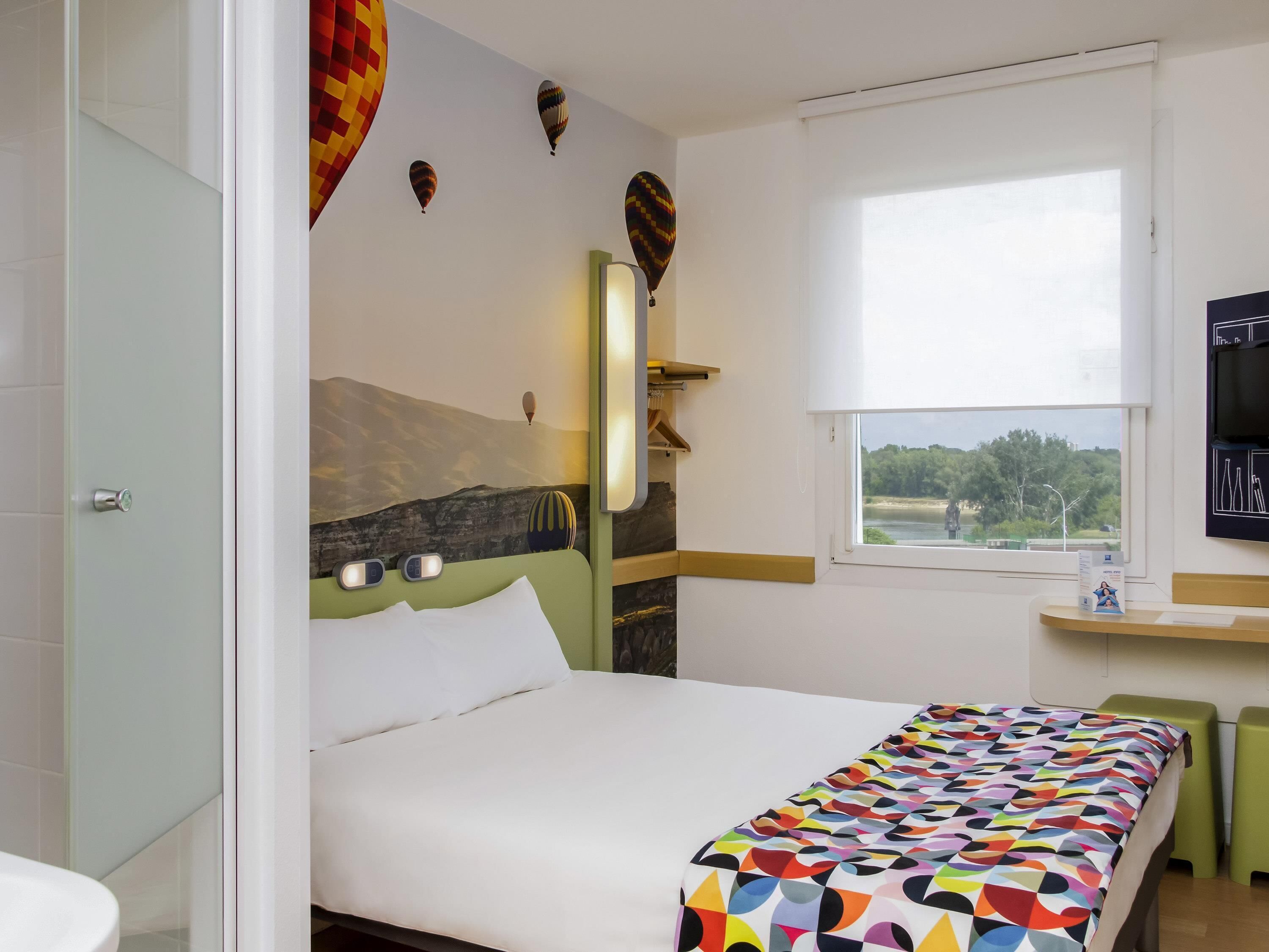 standard double room, 1 double bed | desk, laptop workspace, blackout curtains, soundproofing