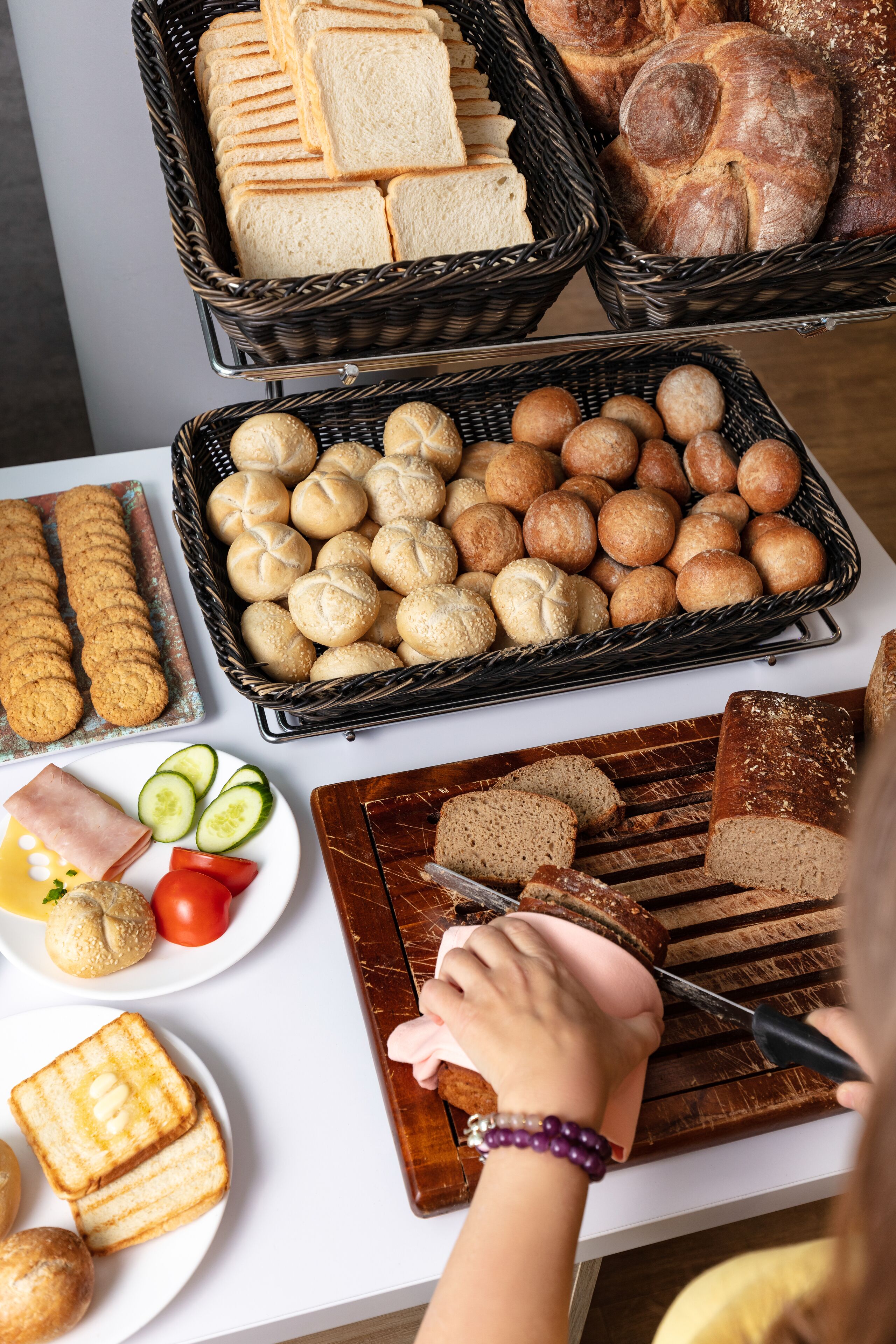 daily buffet breakfast (pln 38 per person)