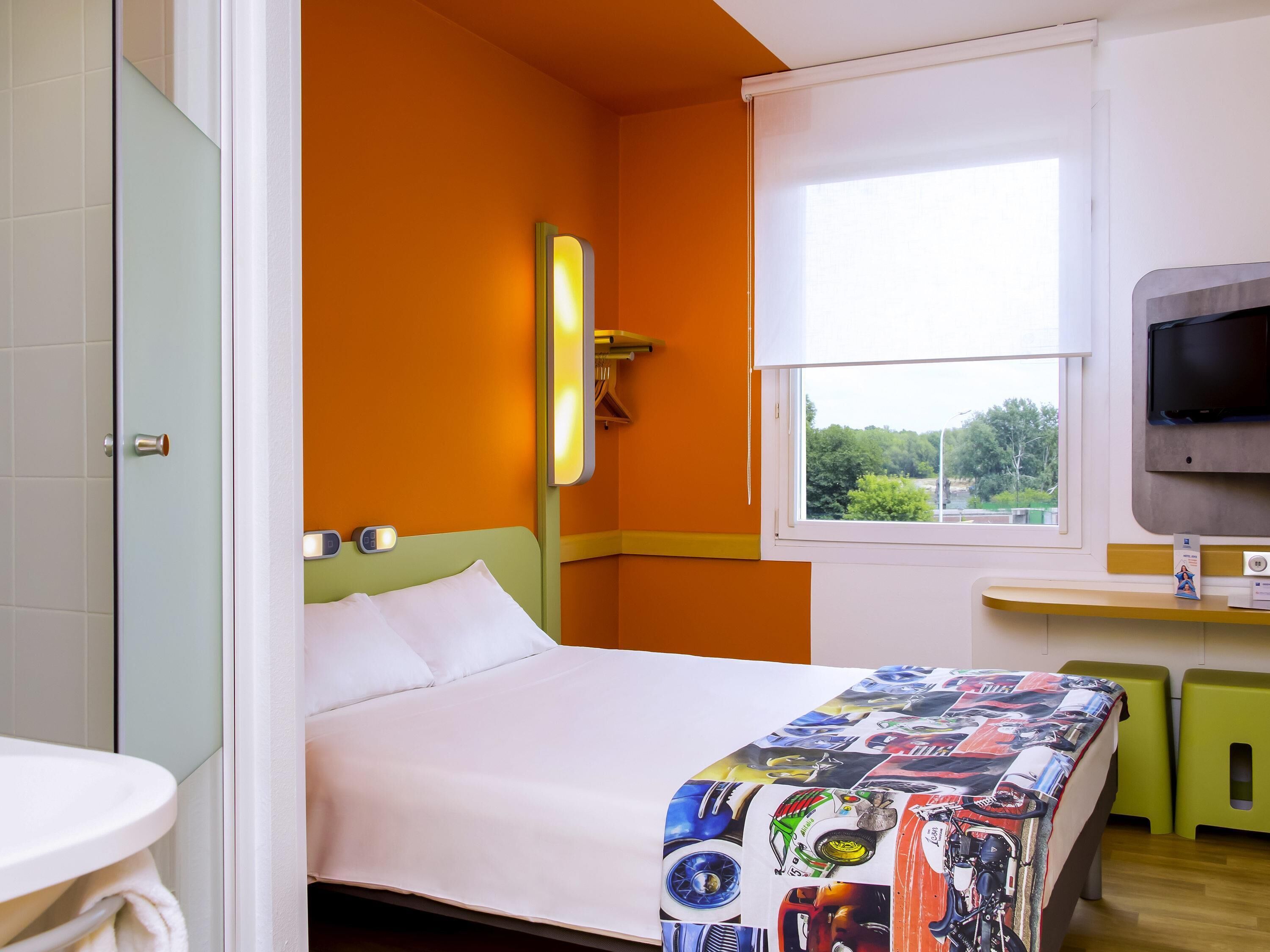 standard double room, 1 double bed | desk, laptop workspace, blackout curtains, soundproofing