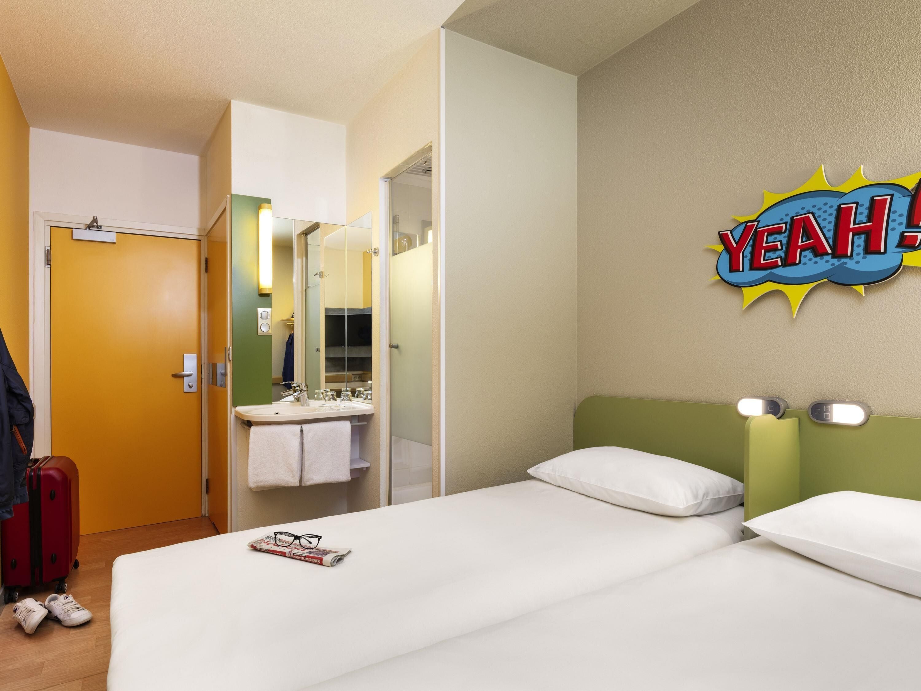 Standard Twin Room, 2 Twin Beds | Desk, laptop workspace, blackout drapes, soundproofing