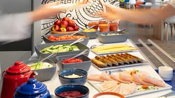 Café da manhã com buffet todos os dias (PLN 38 por pessoa)