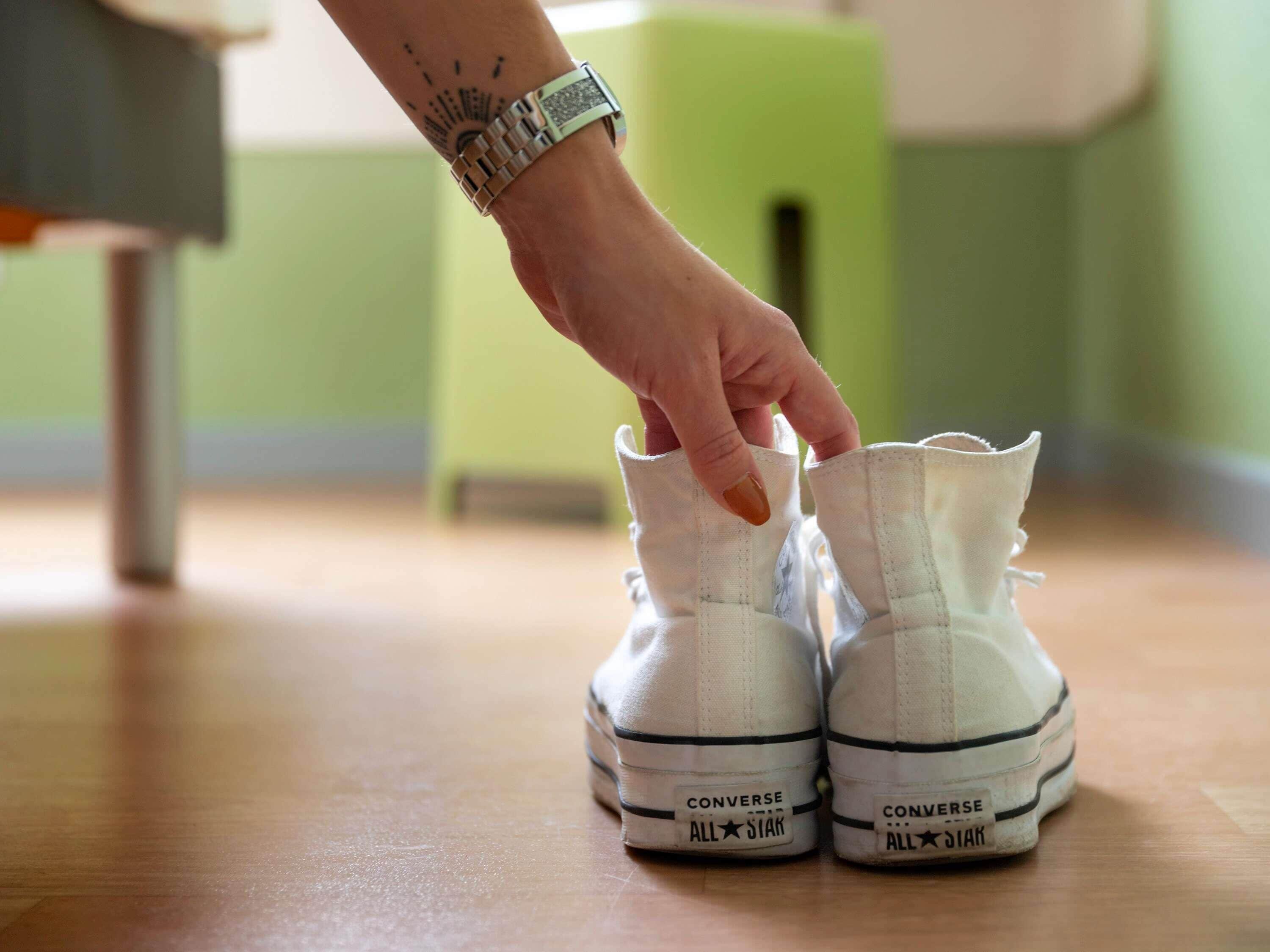 Escrivaninha, espaço de trabalho para notebook, quartos à prova de som