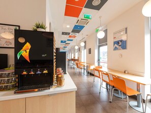 Tägliches Frühstücksbuffet gegen Gebühr