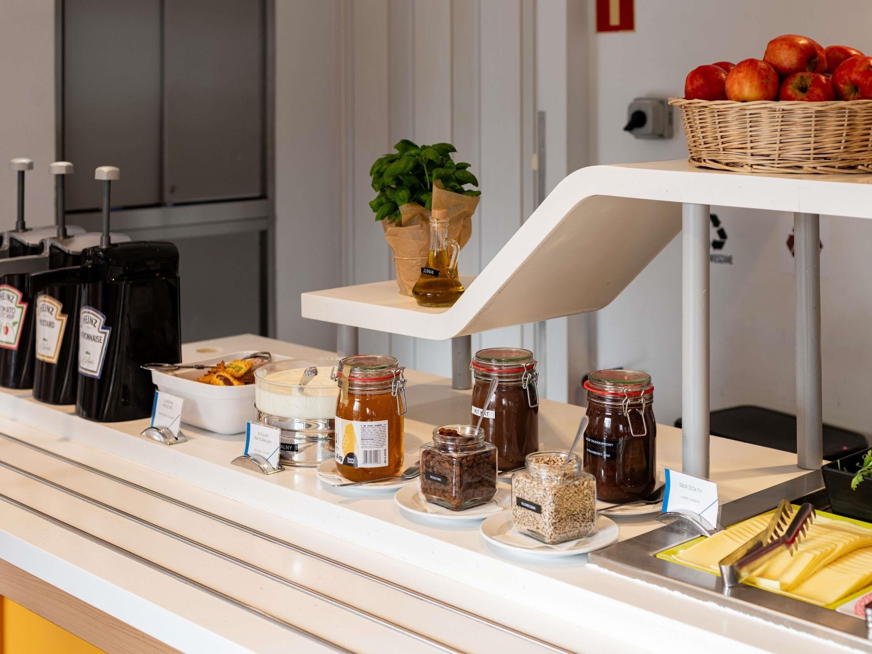 Café da manhã com buffet todos os dias mediante uma taxa