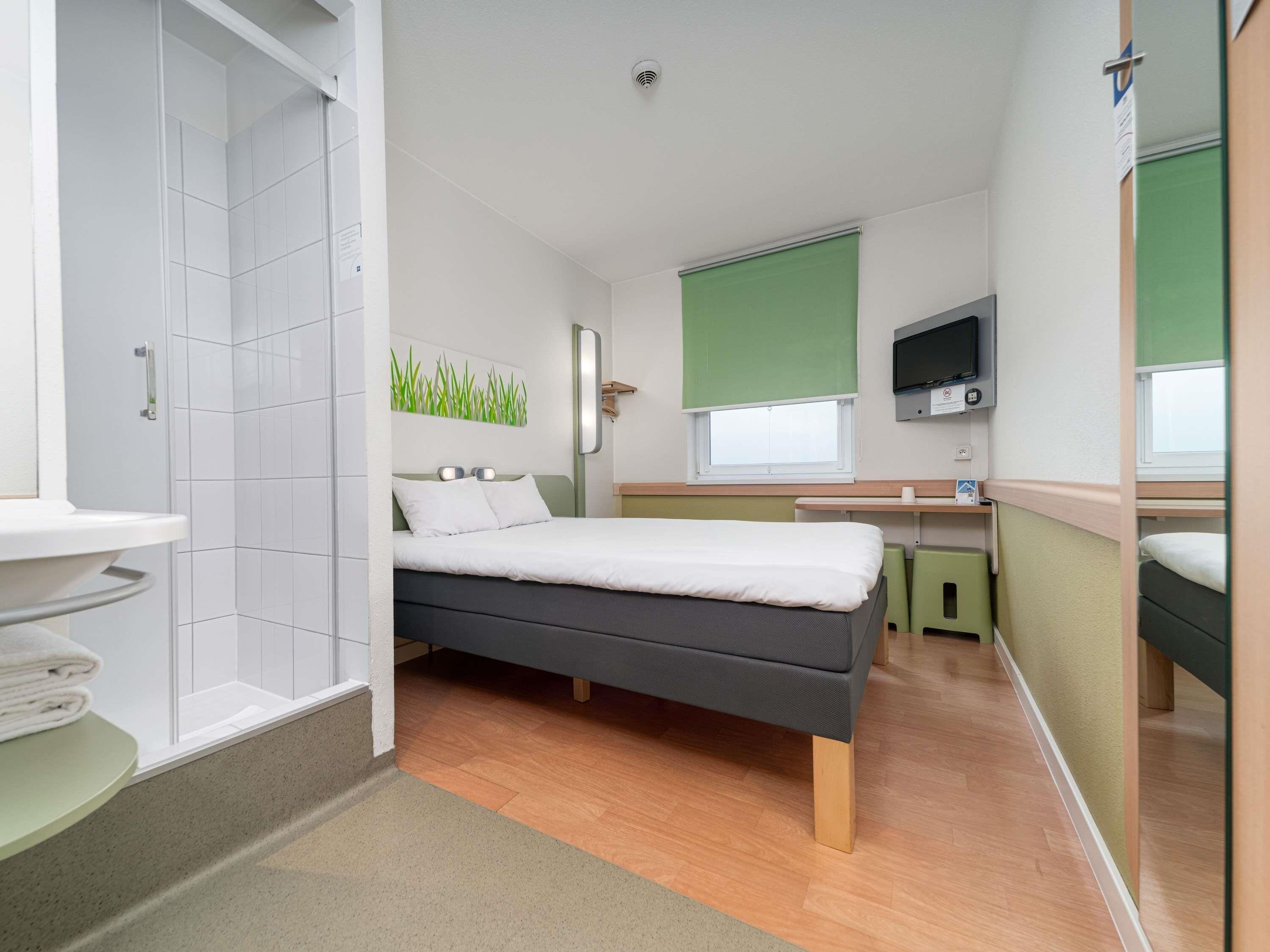 Standard Double Room, 1 Queen Bed, Non Smoking, Pets allowed | Desk, laptop workspace, soundproofing, iron/ironing board (on request)