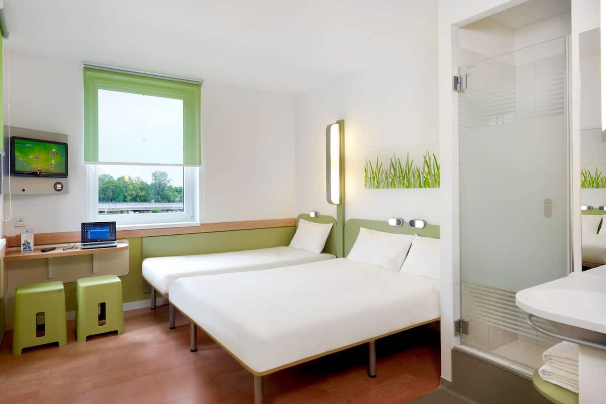 Standard Double Room, 1 Twin Bed | Desk, laptop workspace, soundproofing, iron/ironing board