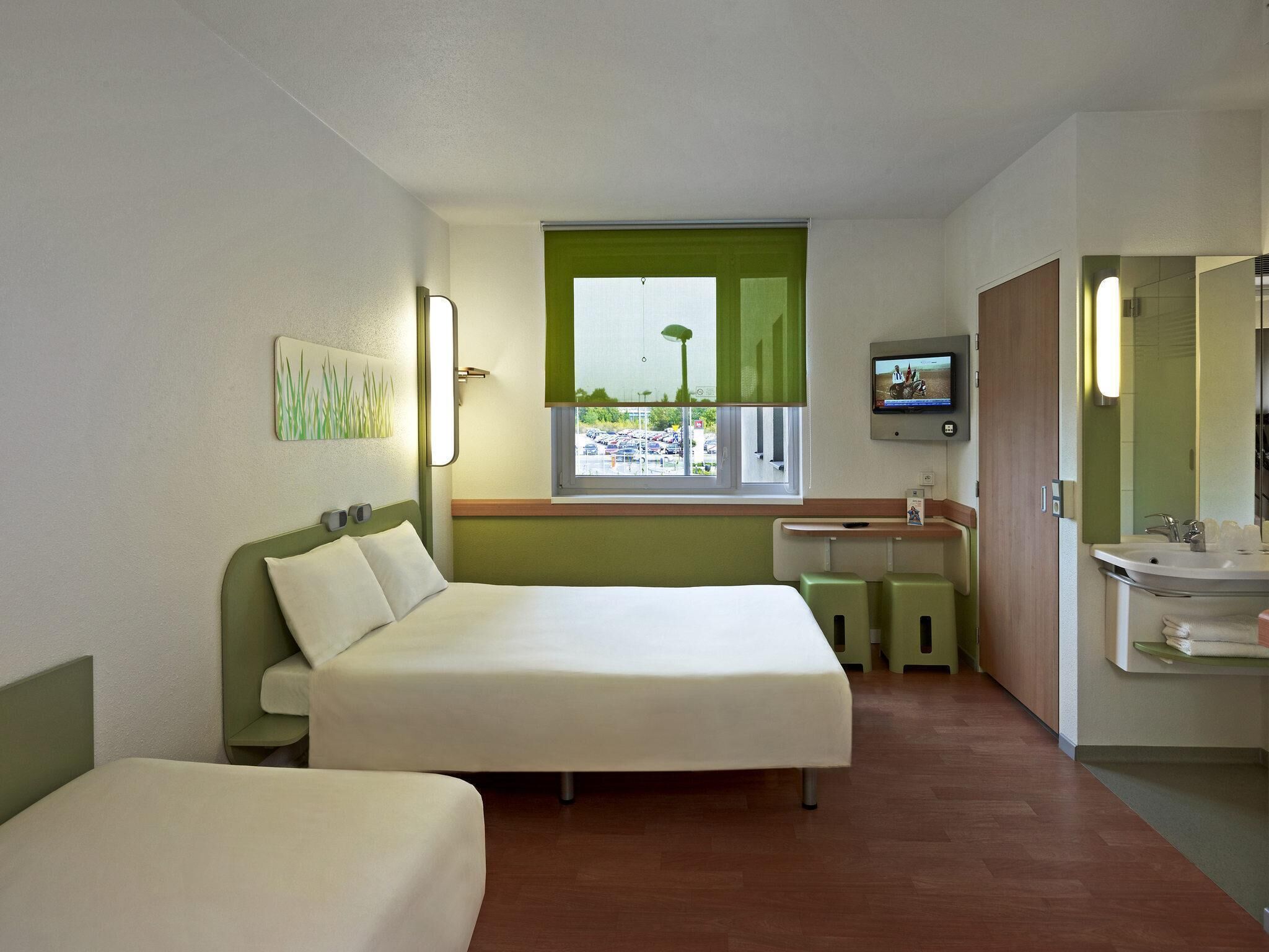 standard double room, 1 single bed | desk, laptop workspace, soundproofing, iron/ironing board