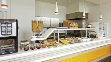 Desayuno buffet diario (PLN 49 por persona)