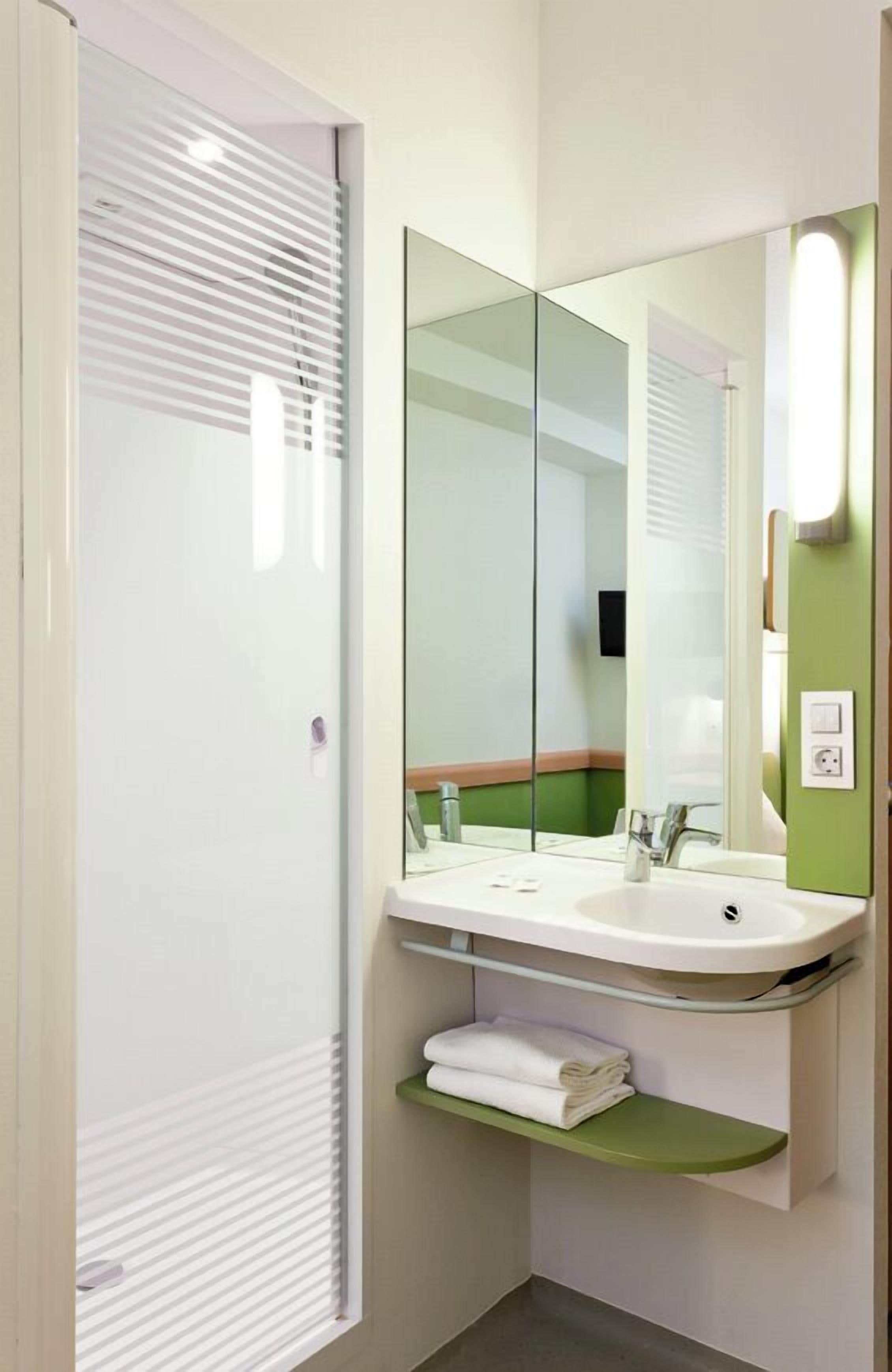Bathroom shower