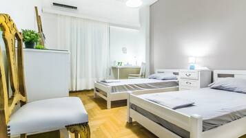 Departamento | 2 habitaciones, tabla de planchar con plancha y ropa de cama