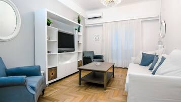 Apartment | Living area | Flat-screen TV