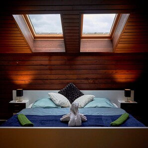 Family Room (2) | Bed sheets - Nature view B&B (Ljubljana)