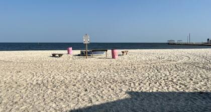 Spring Break Fun/ Pool/ Hot Tub/ Walk to the Beach