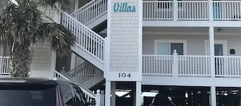 "Seaside Retreat" - Pet Friendly Oceanfront Condo, 2 Bedrooms / 2 Bathrooms