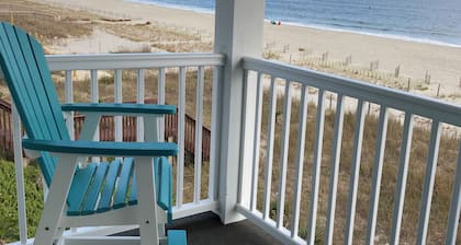 "Seaside Retreat" - Pet Friendly Oceanfront Condo, 2 Bedrooms / 2 Bathrooms