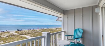 "Seaside Retreat" - Pet Friendly Oceanfront Condo, 2 Bedrooms / 2 Bathrooms