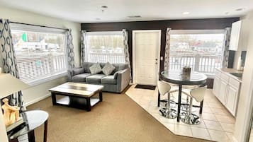 Deluxe-Studiosuite, 1 King-Bett und Schlafsofa (Harbor Deluxe - 35) | Bettwäsche aus ägyptischer Baumwolle, hochwertige Bettwaren