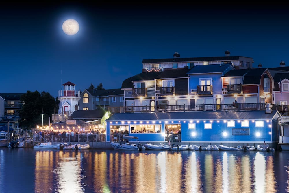 Old Harbor Inn