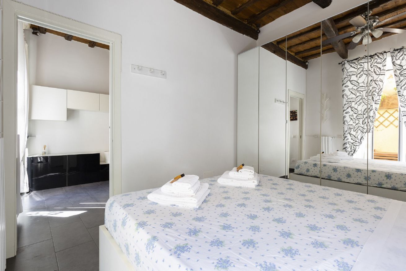 1 habitación, tabla de planchar con plancha, wifi y ropa de cama 