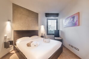 2 bedrooms, in-room safe, iron/ironing board, free WiFi