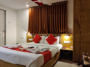 Decoración personalizada, muebles diferentes y cortinas blackout 