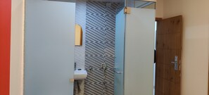 Chambre Deluxe | Douche de la salle de bain