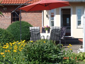 Outdoor dining - Friendly, bright apartment in a central, rural Harz region (Silstedt)
