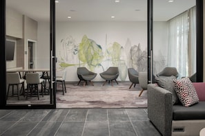Lobby - Courtyard by Marriott Portland East (Portland)