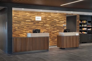 Reception - Courtyard by Marriott Portland East (Portland)