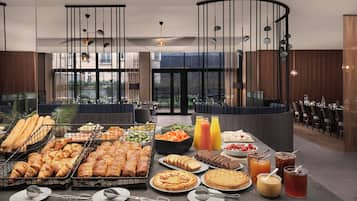 Daily full breakfast (EUR 26 per person)