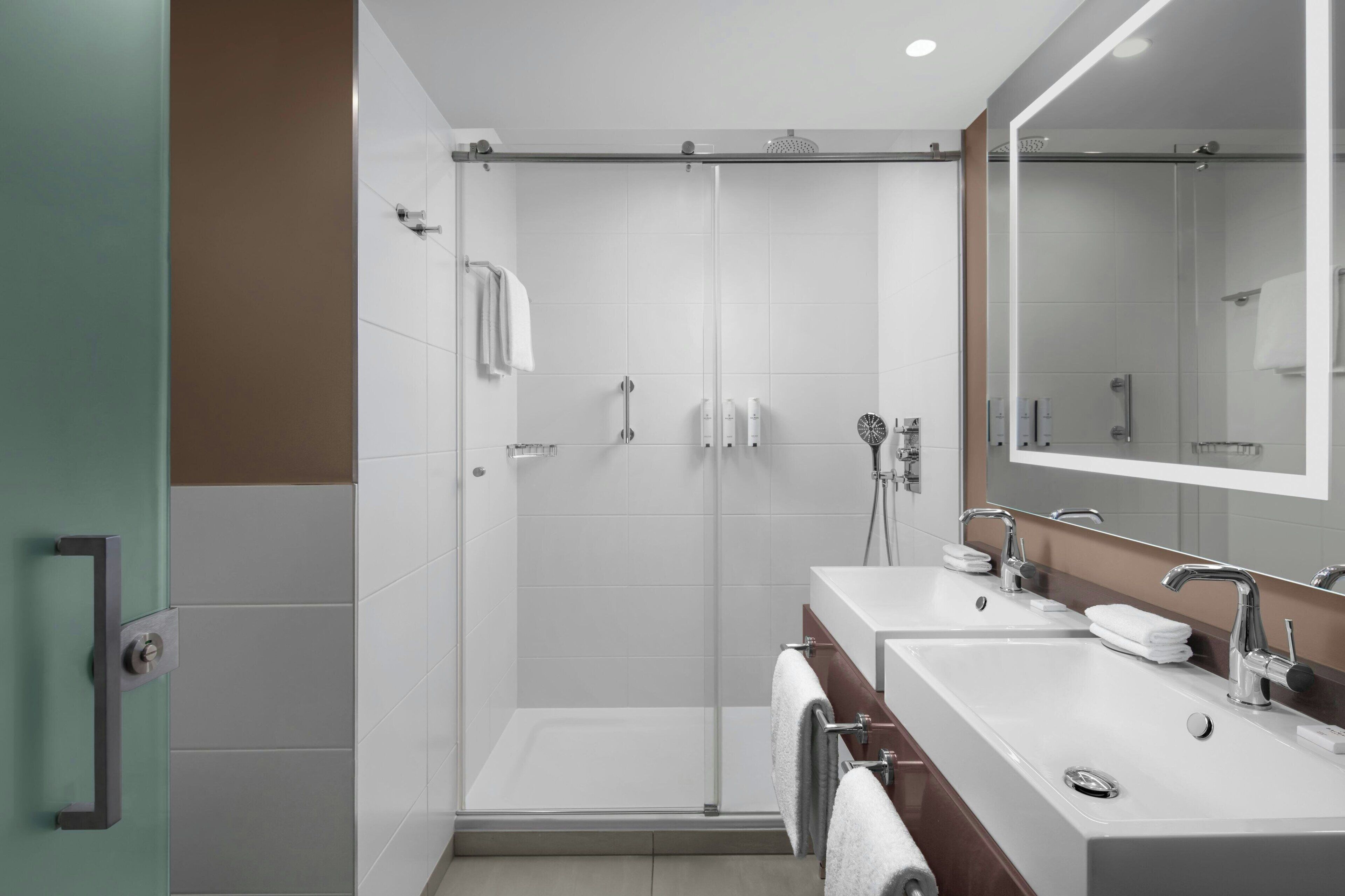 1 bedroom, premium bedding, down duvets, minibar