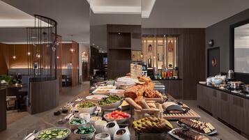 Daily full breakfast (EUR 26 per person)