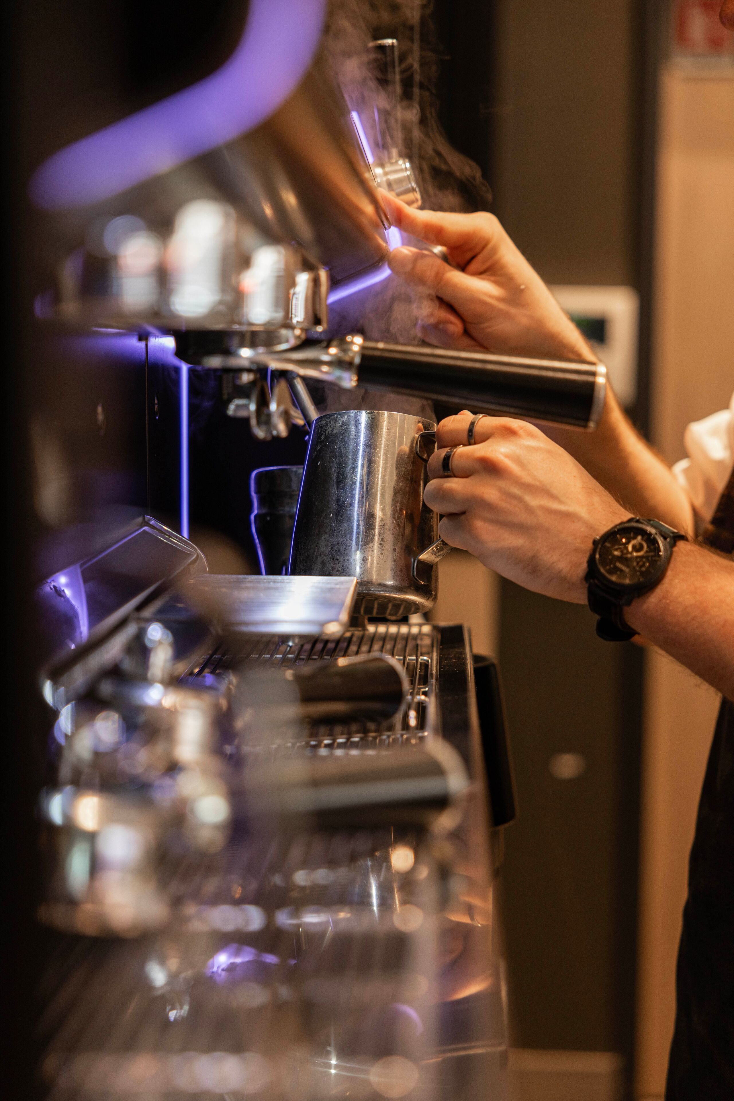 serves lunch and dinner