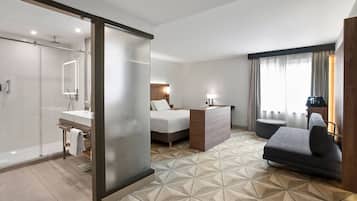 Suite junior, 1 habitación, para no fumadores, balcón (Balcony) | 1 habitación, ropa de cama de alta calidad, edredón y minibar