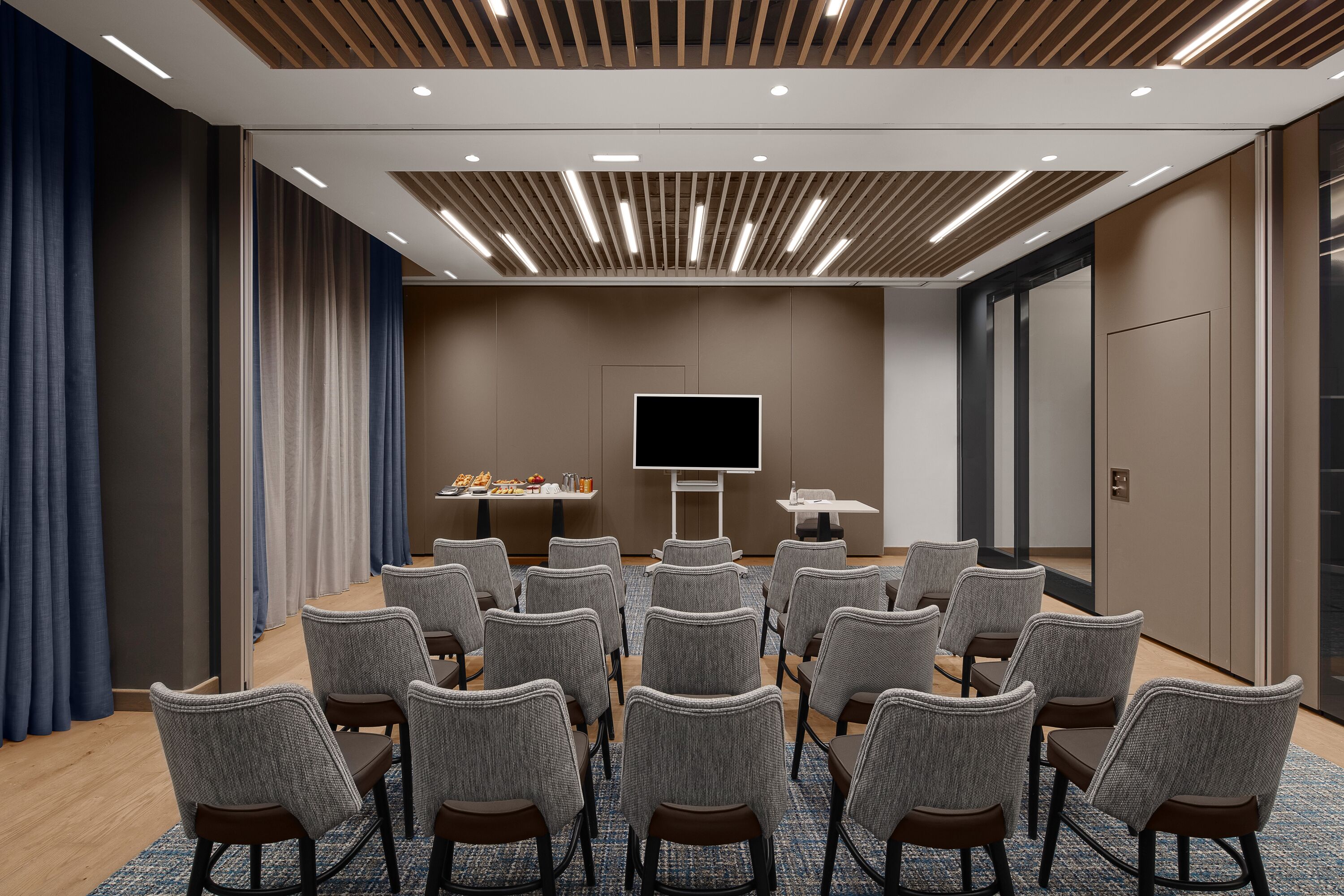 Photo - Courtyard by Marriott Paris Porte de Versailles