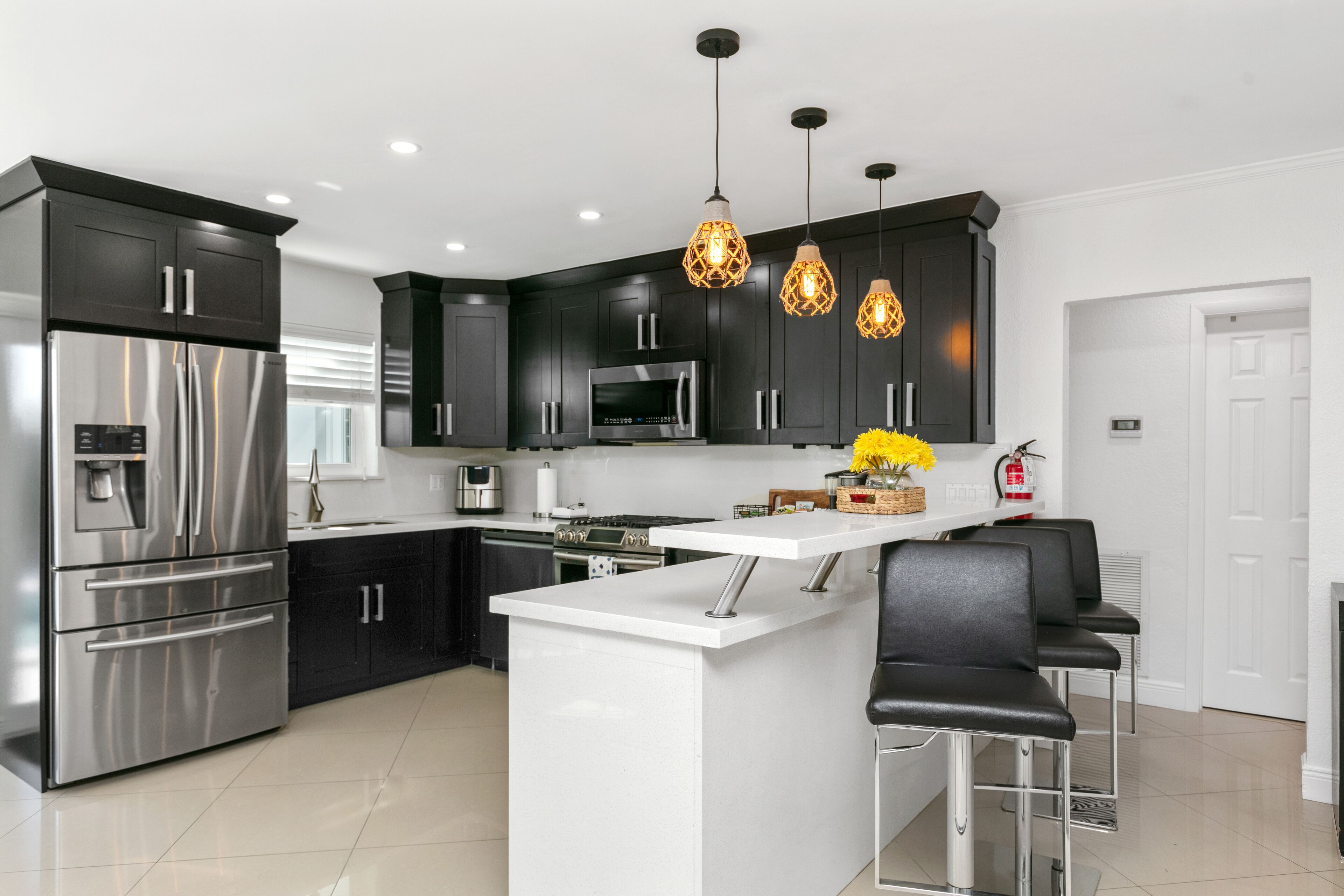 Kjøleskap, mikrobølgeovn, ovn og kokeplater