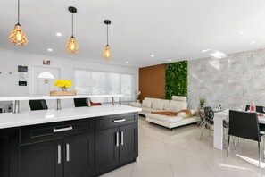 Interior - FIFA 2026 • Near HardRock Stadiums • 3B Pool Home• King Bed • Grill • Ping Pong (Hollywood)