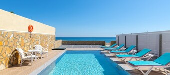 The  Cottage South  Escape  with beach front pool