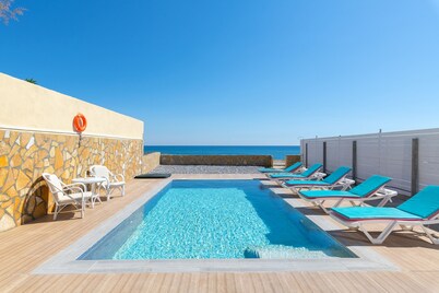 The Cottage South Escape with beach front pool