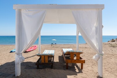 The  Cottage South  Escape  with beach front pool